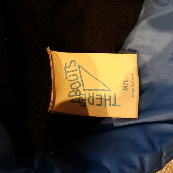 There Abouts Boys sz M/L Winter Hat w/velcro under the chin straps used cond. - Picture 7 of 9